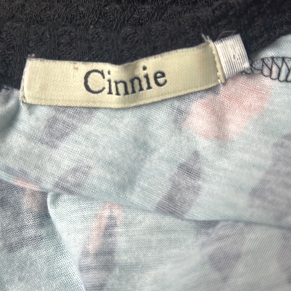 5/$25 Cinnie Top - Picture 11 of 12